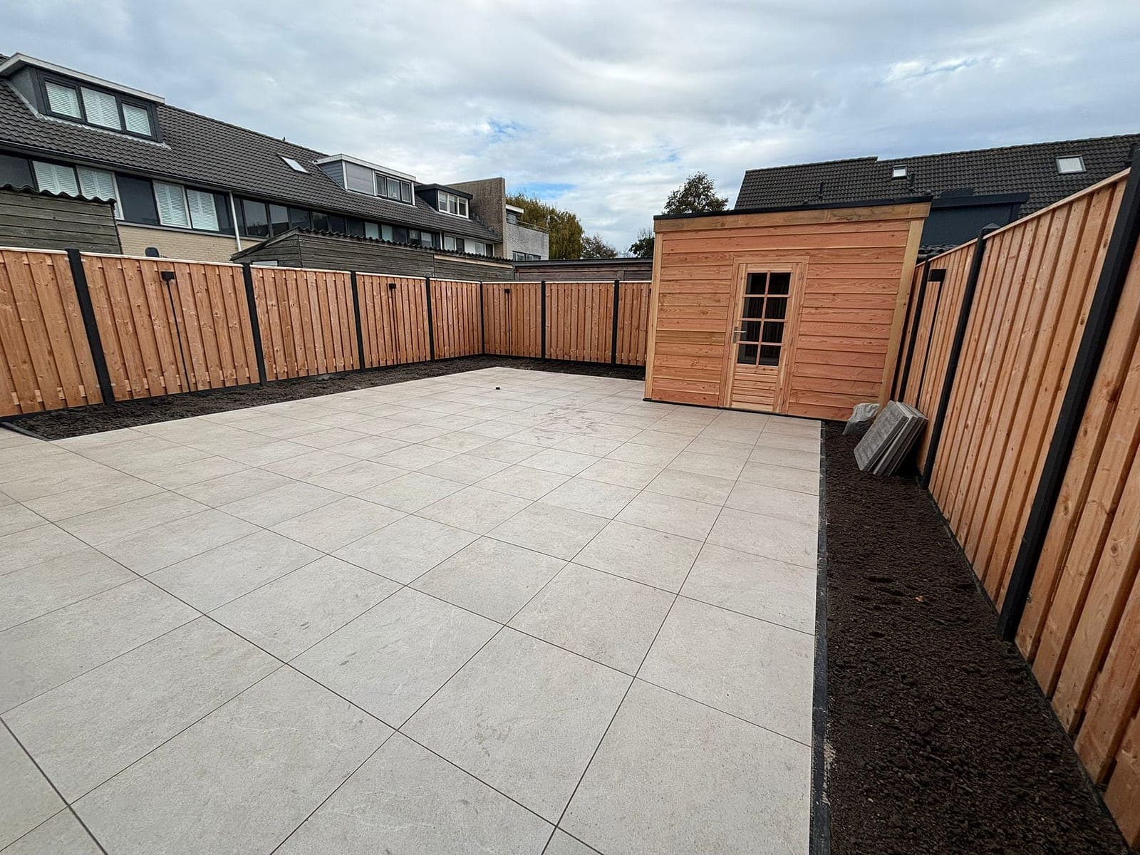 Tuinrenovatie met nieuwe bestrating